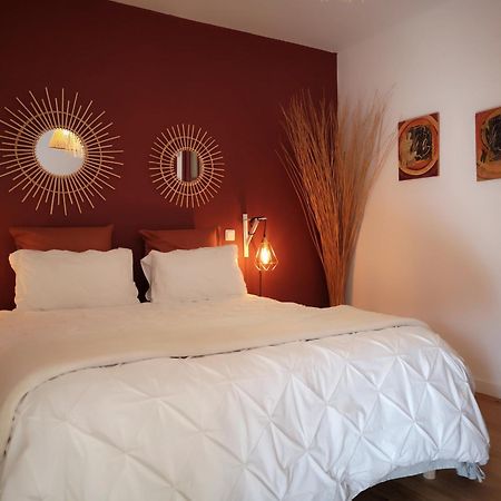 Au Gray Du Temps Suspendu Bed and Breakfast Pleslin-Trigavou Eksteriør billede