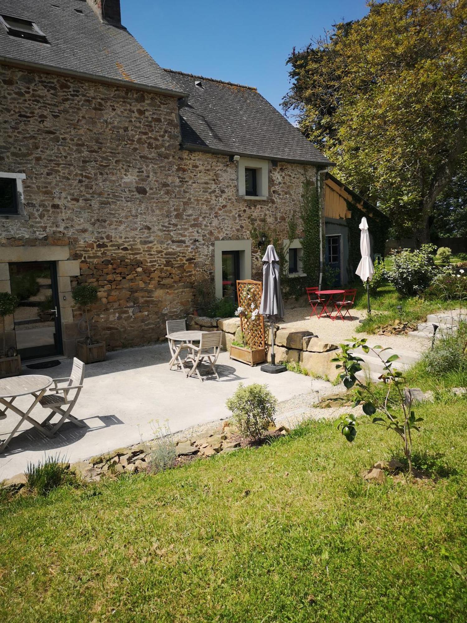 Au Gray Du Temps Suspendu Bed and Breakfast Pleslin-Trigavou Eksteriør billede